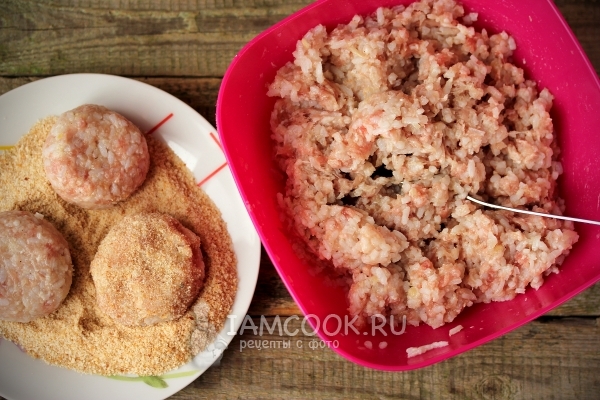 Лепим котлеты с рисом