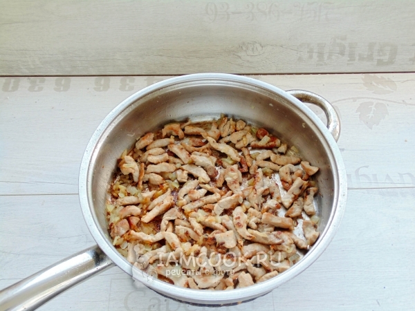 Обжарить мясо