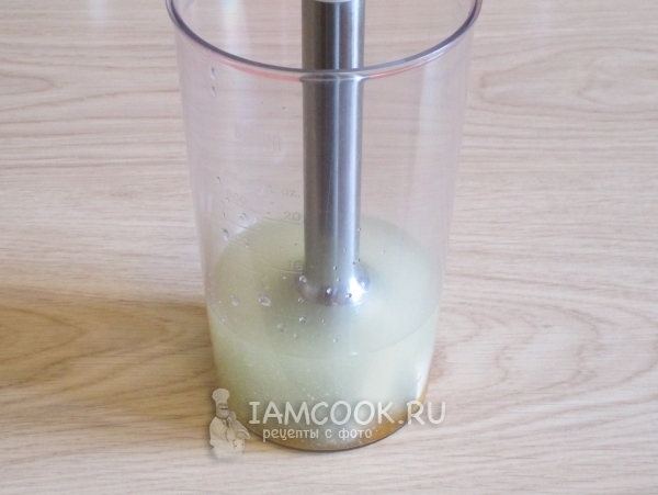 Взбить напиток блендером