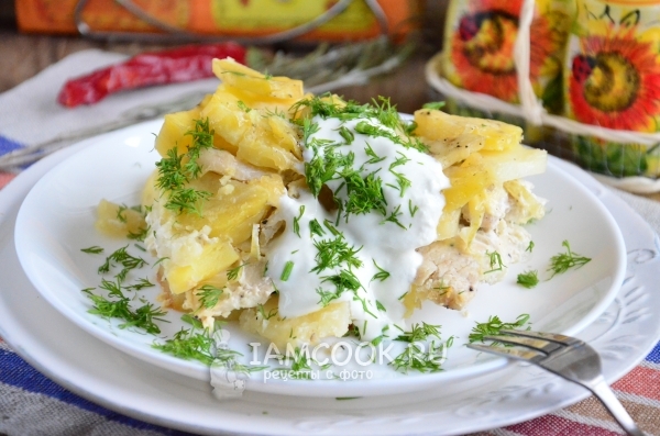 Рецепт картофеля, запеченного с курицей в сметане