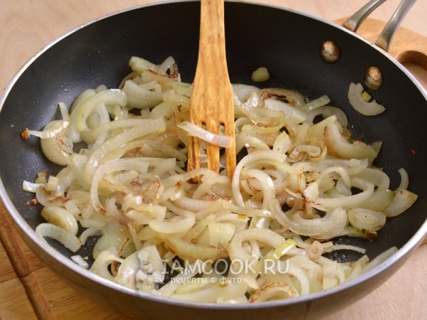 Обжарить лук