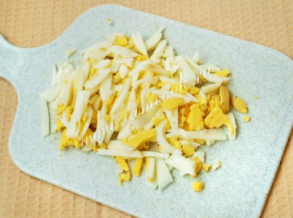 Яйца вкрутую порезанные