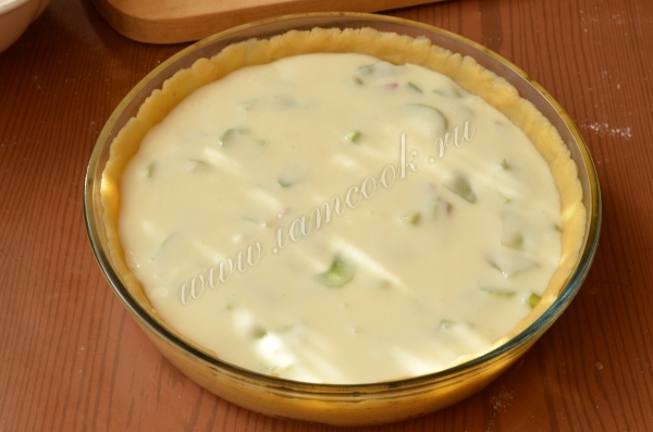 Пирог залитый сметанный кремом