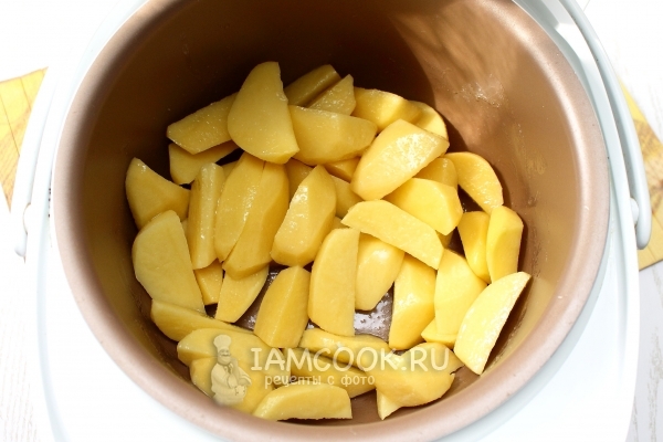 Влить масло