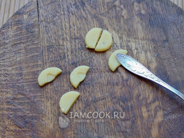 Сделать из теста ушки