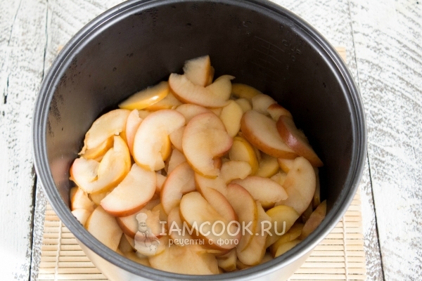 Потушить яблоки