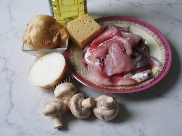 Ингредиенты для рыбных котлет с сыром и грибами