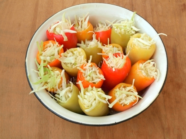 Перец фаршированный капустой