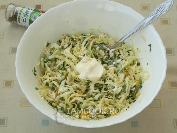 Добавить чеснок и майонез