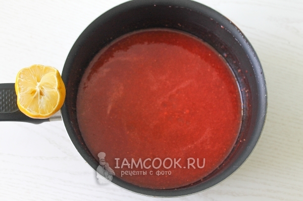 Добавить сок лимона