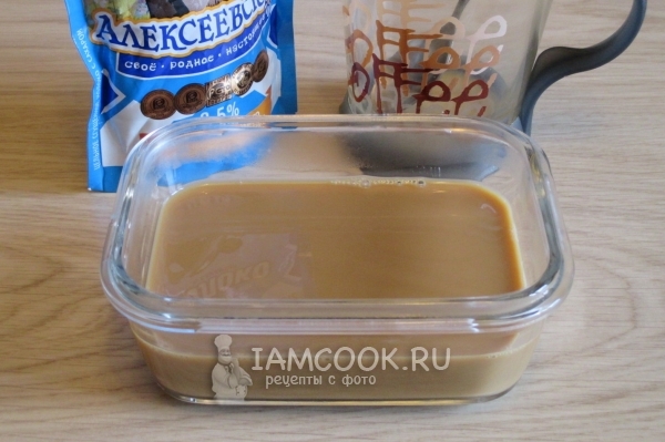 Заварить кофе со сгущенкой