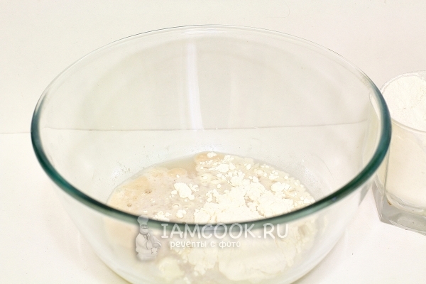 Всыпать муку