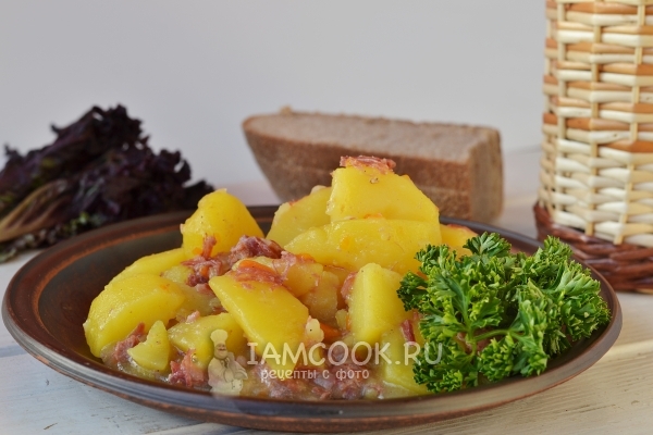 Рецепт картошки с тушенкой в мультиварке