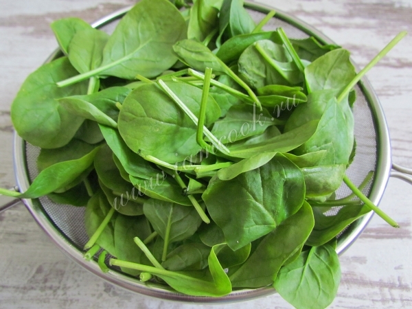 Листья шпината