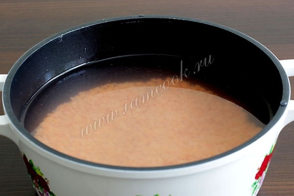 Чечевица в кастрюле