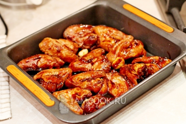 Куриные крылышки  в форме для запекания