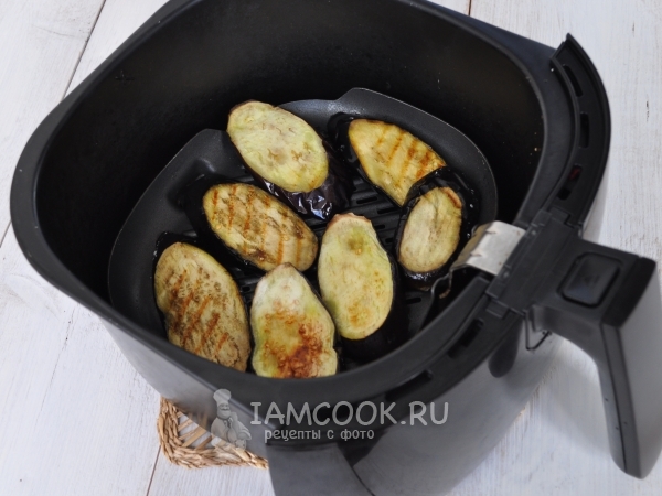 Обжарить баклажаны