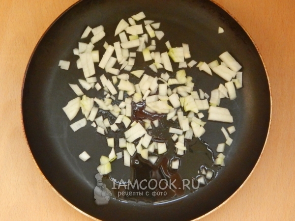 Обжарить лук