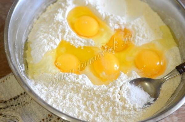 Мука с яйцами