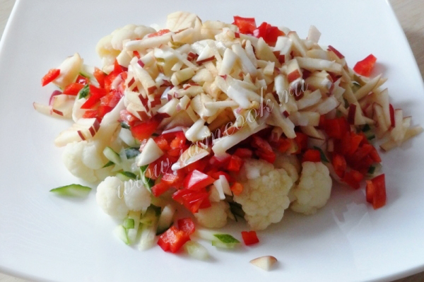 Рецепт салата из цветной капусты с яблоком