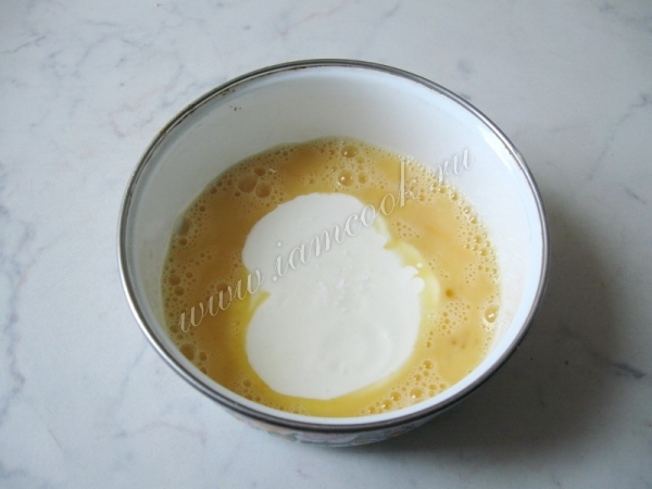 Добавить в кляр сметану