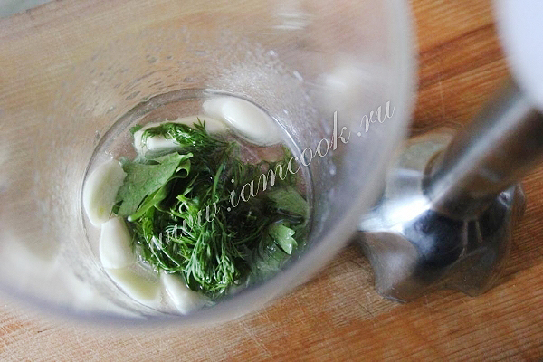 Зелень с чесноком для пампушек