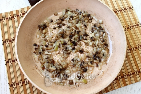 Обжарка лука с грибами