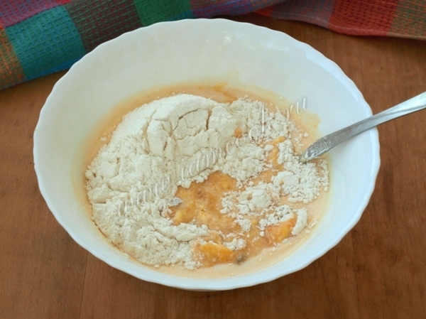 Добавить муку