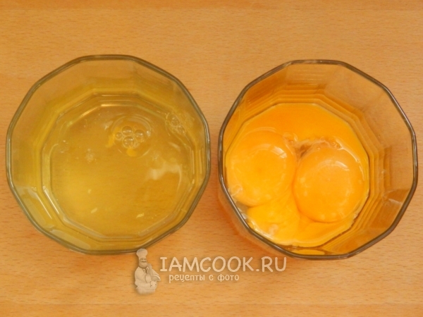 Отделить белки от желтков