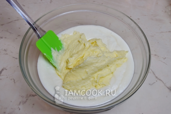 Смешать два вида крема