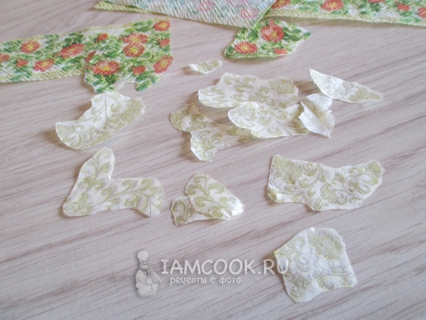 Вырезанная салфетка