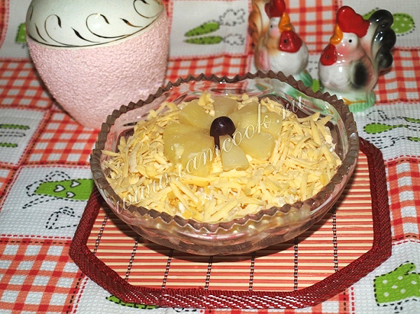 рецепт салата из копченой курицы и ананасов