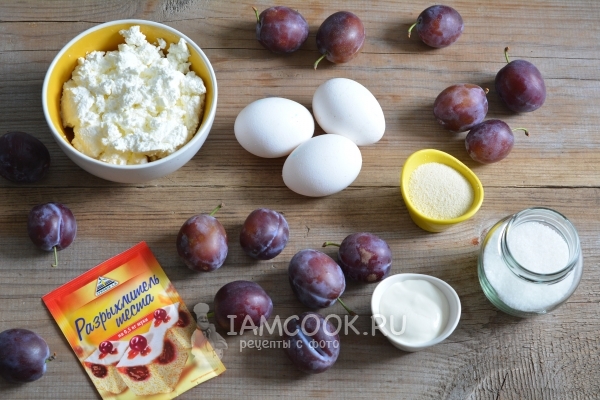 Ингредиенты для творожной запеканки со сливами