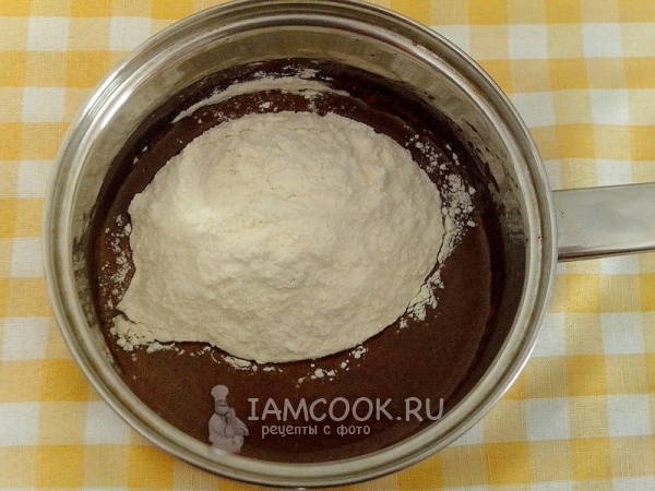 Всыпать муку