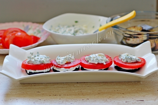 Баклажаны с помидорами и чесноком