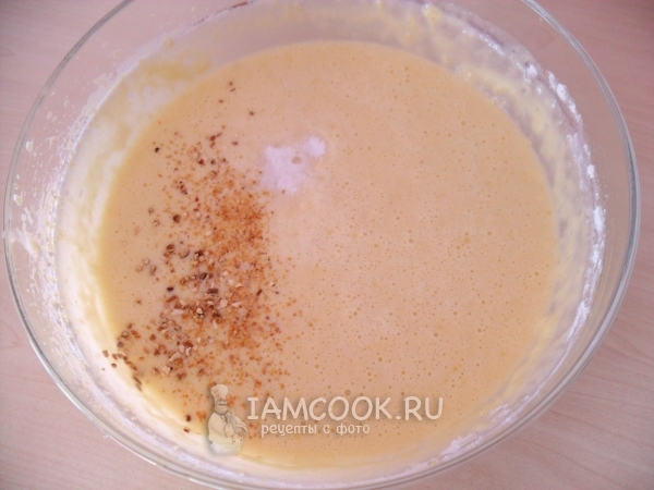 Добавить масло, кефир, соду и цедру