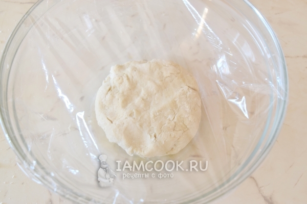 Накрыть готовое тесто пленкой