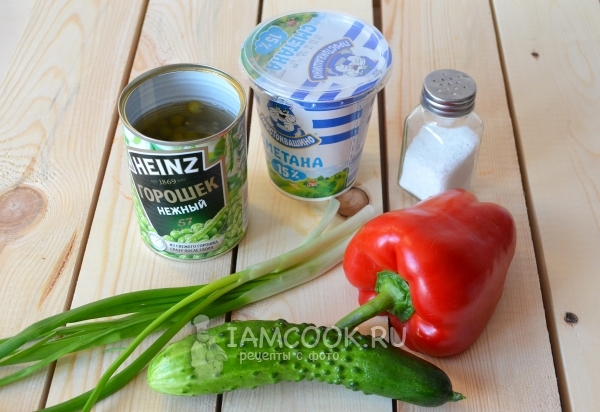 Ингредиенты для салата со свежим огурцом, зеленым горошком и болгарским перцем