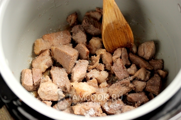 Обжарить мясо