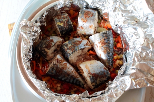 Фото скумбрии с овощами в мультиварке