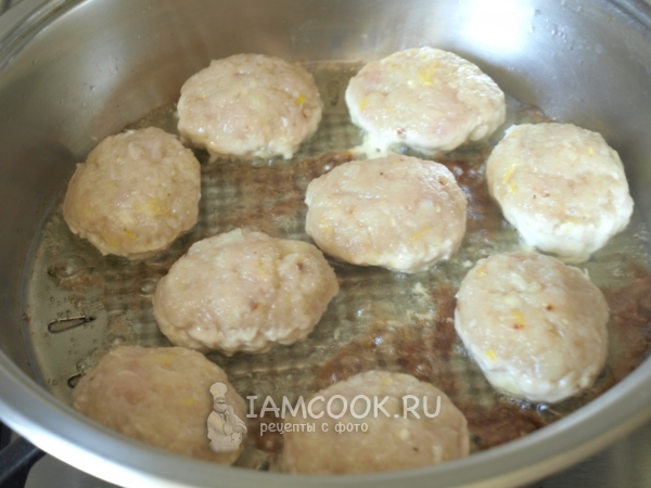 Пожарить котлеты