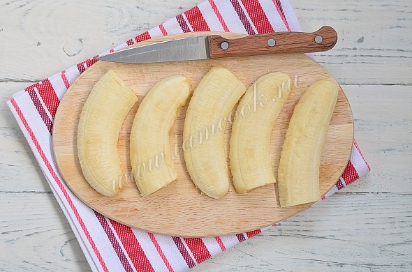 Банан разрезанный