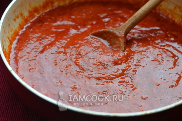 Нагреть соус на сковороде