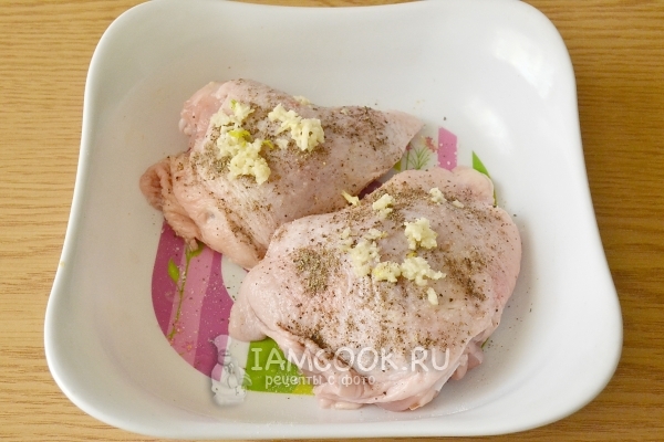 Добавить чеснок