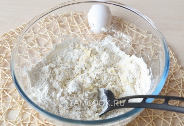 Смешать ингредиенты для теста