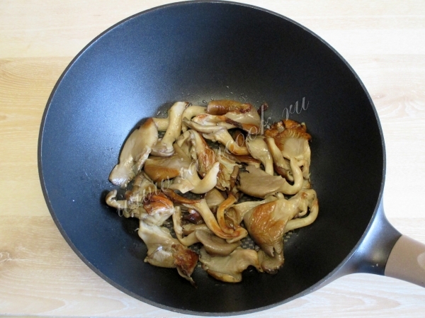 Жареные грибы вешенки