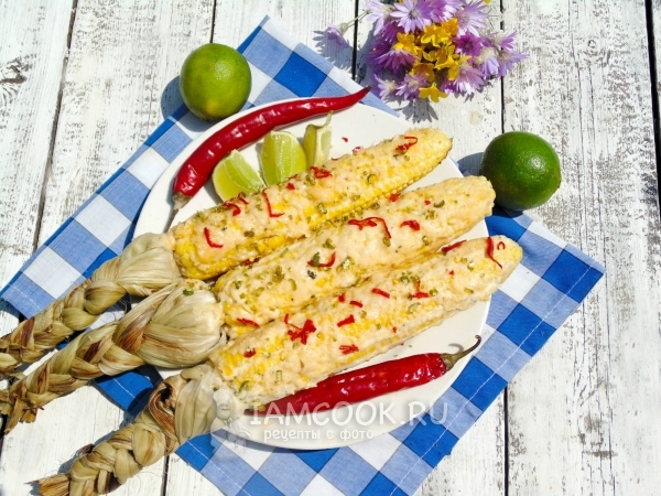 Фото печёной на углях кукурузы с сыром