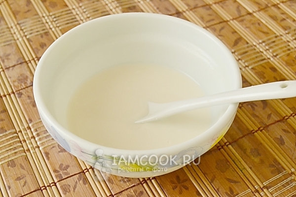 Смешать молоко с мукой