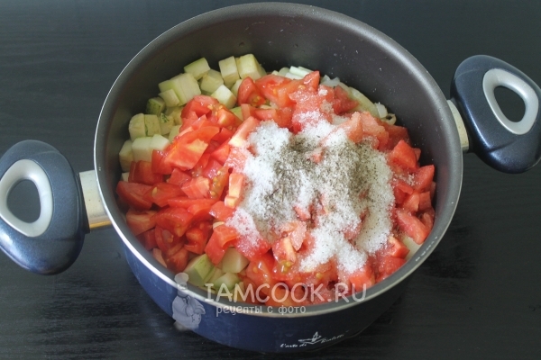 Всыпать специи и соль