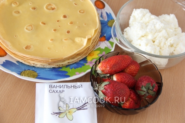 Ингредиенты для блинного рулета с творогом и клубникой